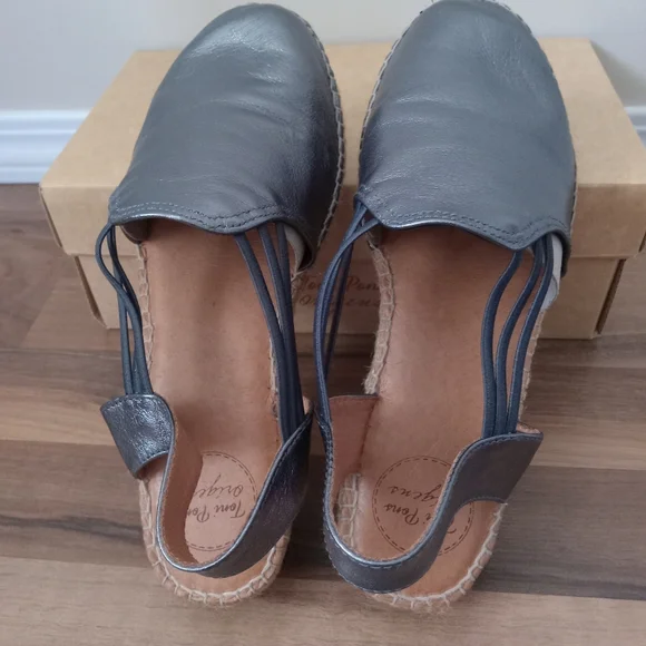 Shoes - Picture 4 of 5